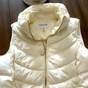 Calvin Klein Women’s size small cream puffy vest